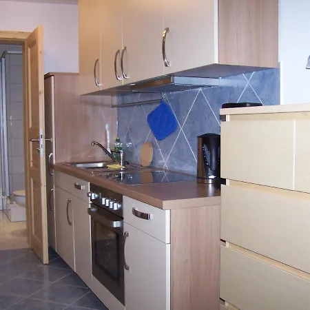 Ungers-welt Mona * أوستسيباد نينهاجن